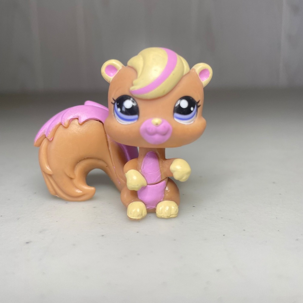 Hasbro Littlest Pet Shop Squirrel 1927 Purple Eyes Tan Pink LPS Figure